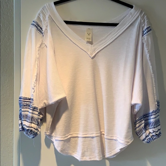 Free People top w/ balloon embroidery sleeves Sz M - Picture 1 of 5